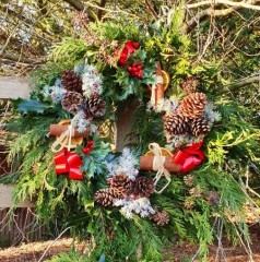 Wreath extra large snowy cones and ribbon